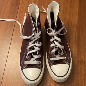 Converse high tops, size 7 1/2  Like New!